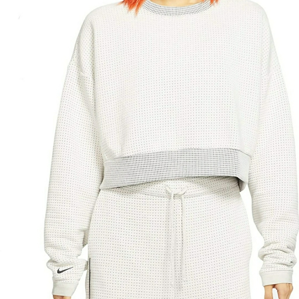 Crew neck cropped Nike sweater